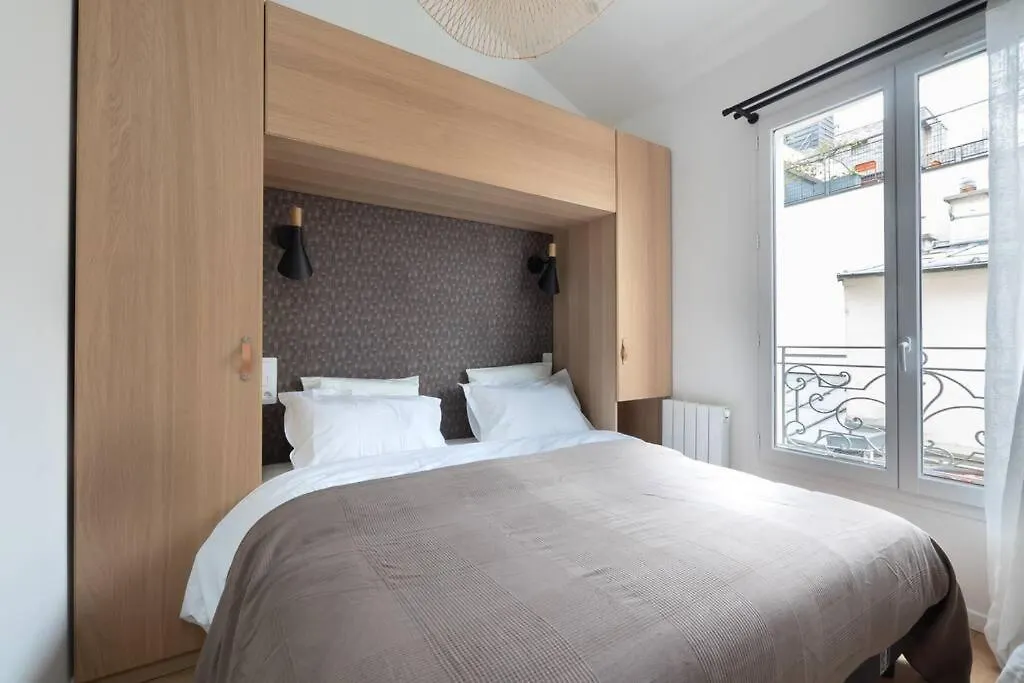 Duplex 4 Pax- Cour Privee Apartment Paris France